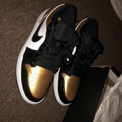 Jordan 1 Low Gold Toe 