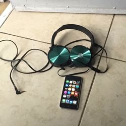 iPod 16gb WiFi Come With Headphone good condition