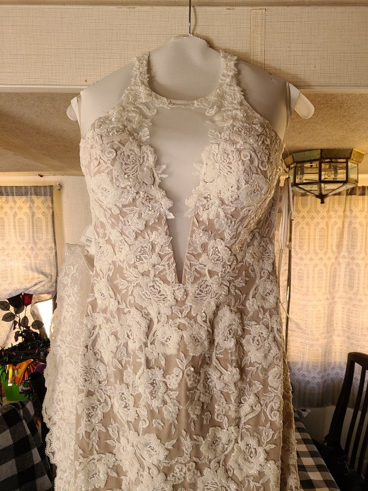 Galina Signature Wedding Dress From David's Bridal