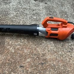 BLACK+DECKER 9 AMP 140 MPH 450 CFM Corded Electric Handheld Axial Leaf Blower used 35