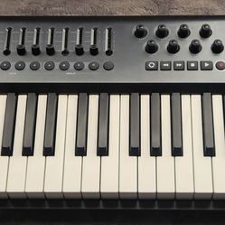 MIDI Keyboard Controller 