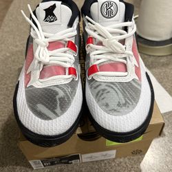 Kyrie 8 Go (MULTIPLE SIZES)