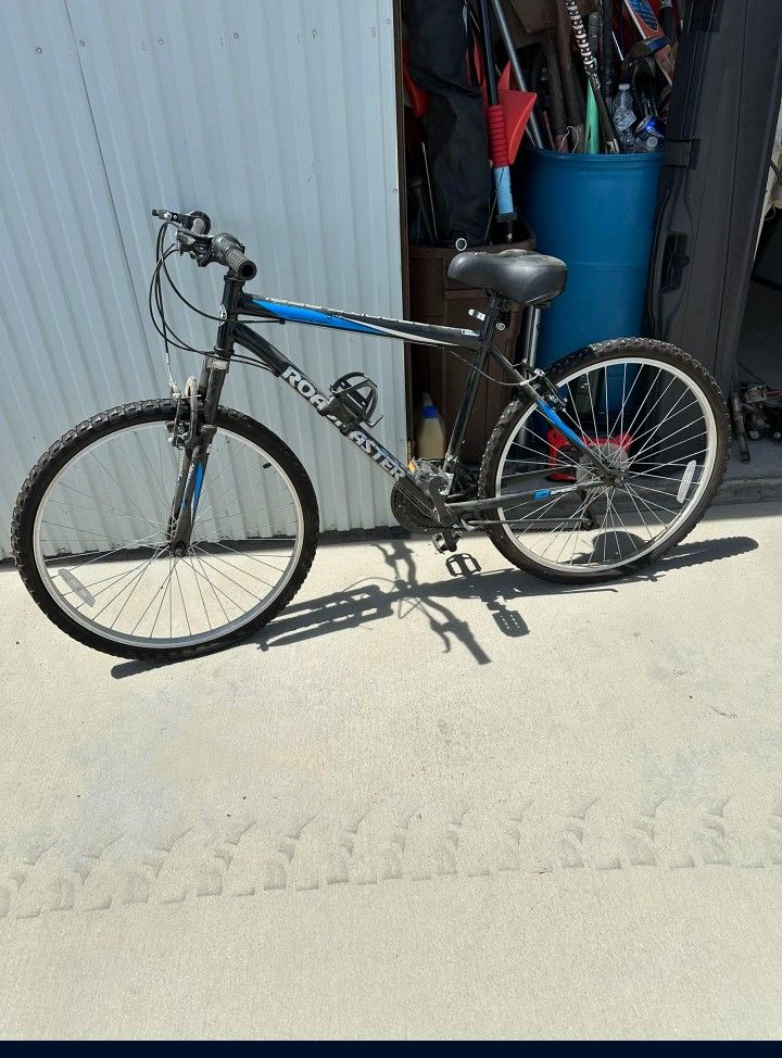 Roadmaster 26" 18 Speed Mountain Bike