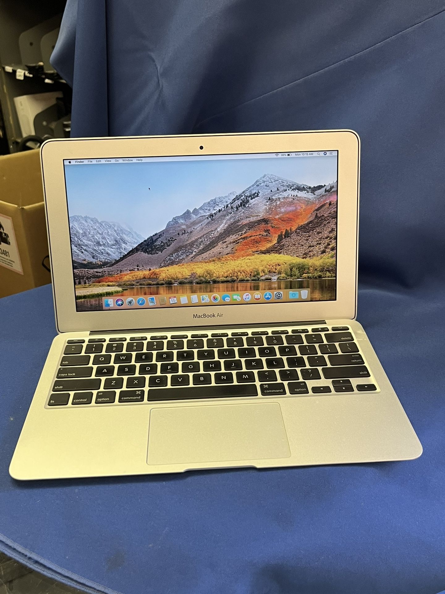 MacBook air 11inch core2duo OS Sierra | DFK.QC.CA