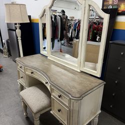 Laurel Foundry Vanity Set