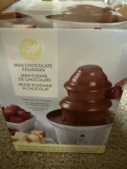 Mini Chocolate Fountain – Perfect for Parties & Desserts 🍫✨