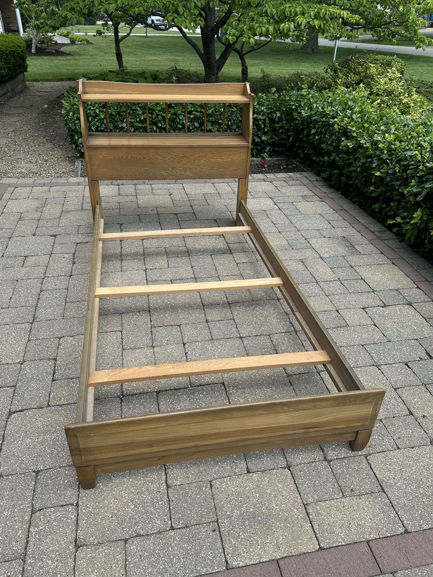Twin Beds With Built In Bookshelf Headboard