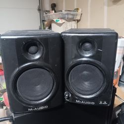 Keyboard & Monitors - Studio Equipment 