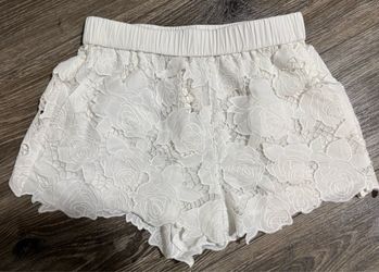 LAgence Laina Pull On Eyelet Short size 2