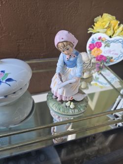 Figurine Lady Drawing 