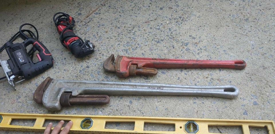 Heavy Duty Rigid Pipe Wrenches, Saws, Level