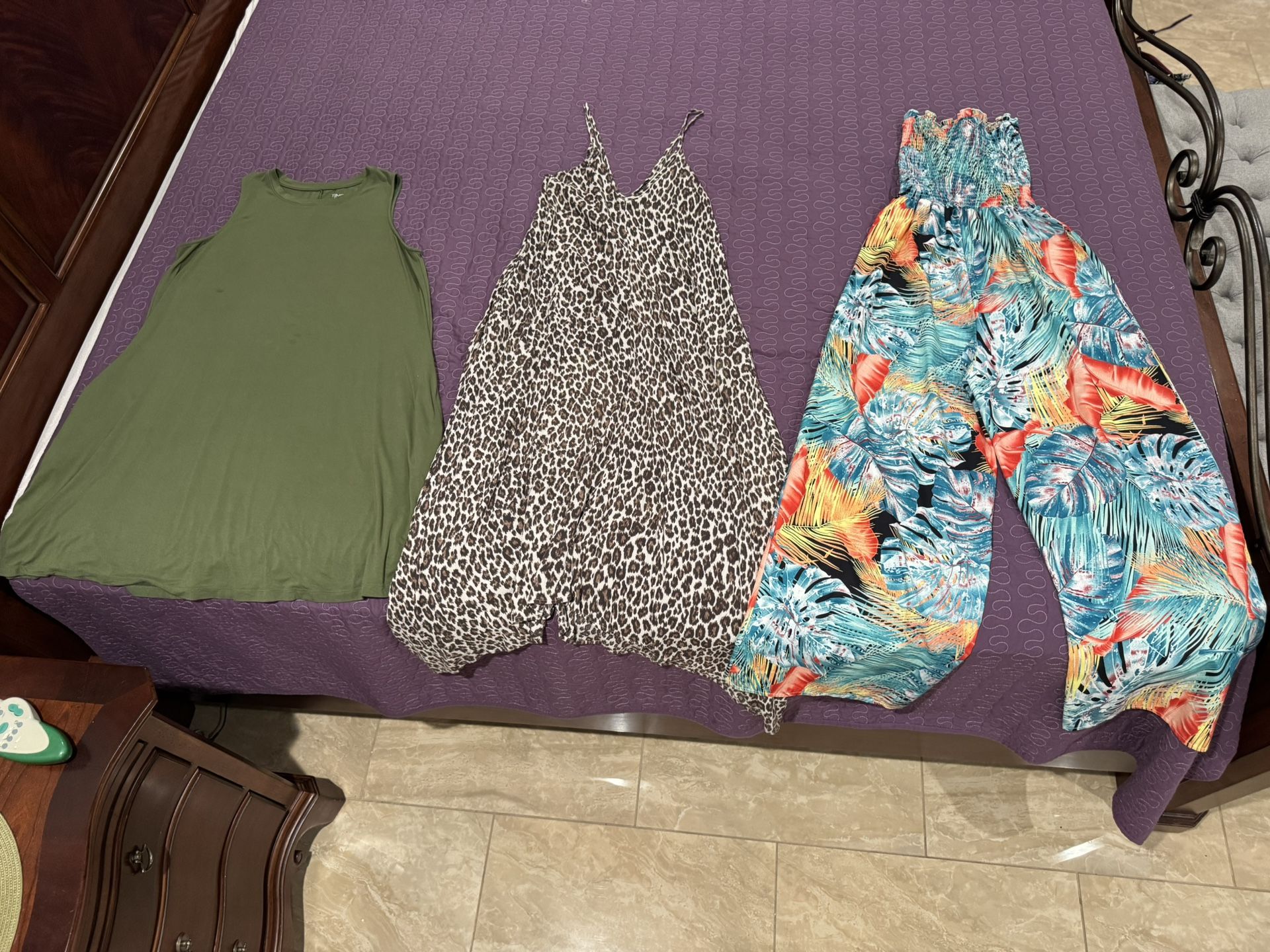 60 Pieces Of  Young Woman’s Clothing 