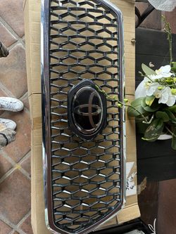 TACOMA 2018 OEM Grill