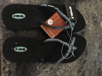 Cute Teva brand ladies Sandles size 7