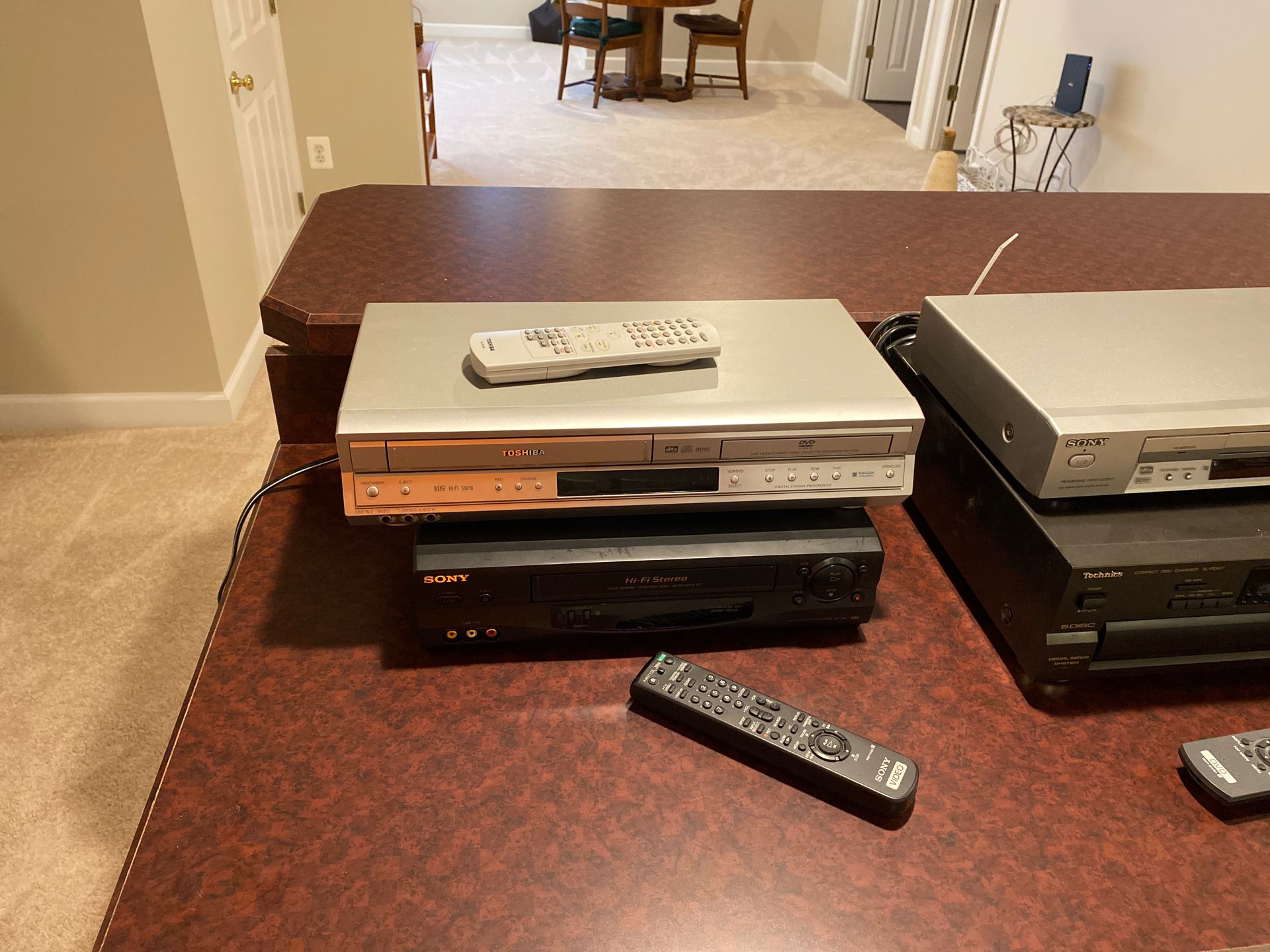 CD/DVD/VHS players