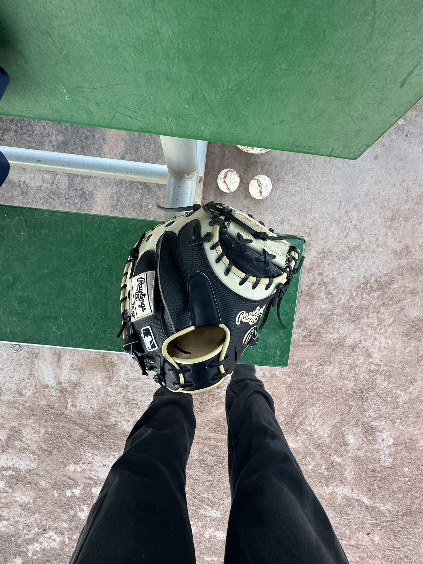 Rawlings Heart Of The Hide catcher Glove 