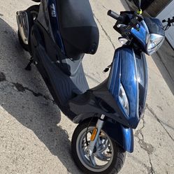 Scooter Piaggio Fly 50 (2018)