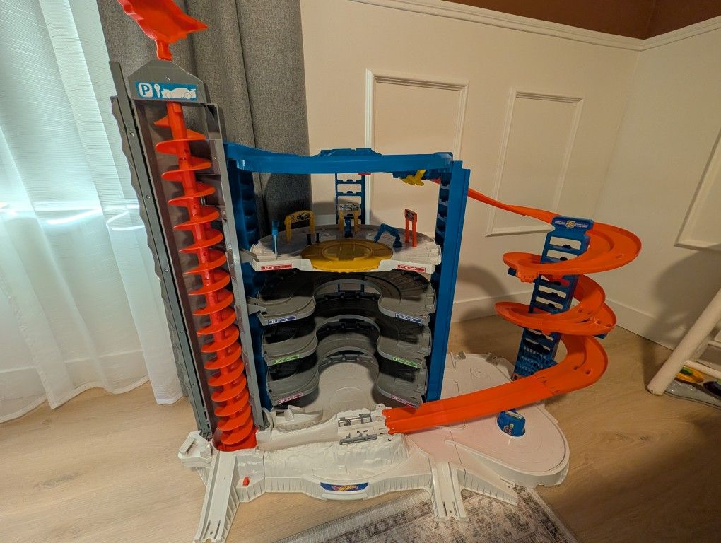 Ultimate Hot Wheels Garage