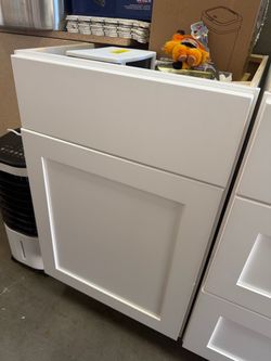 21’ Kitchen Cabinet Avondale in White