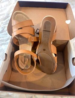 Women's New sandals sz 6