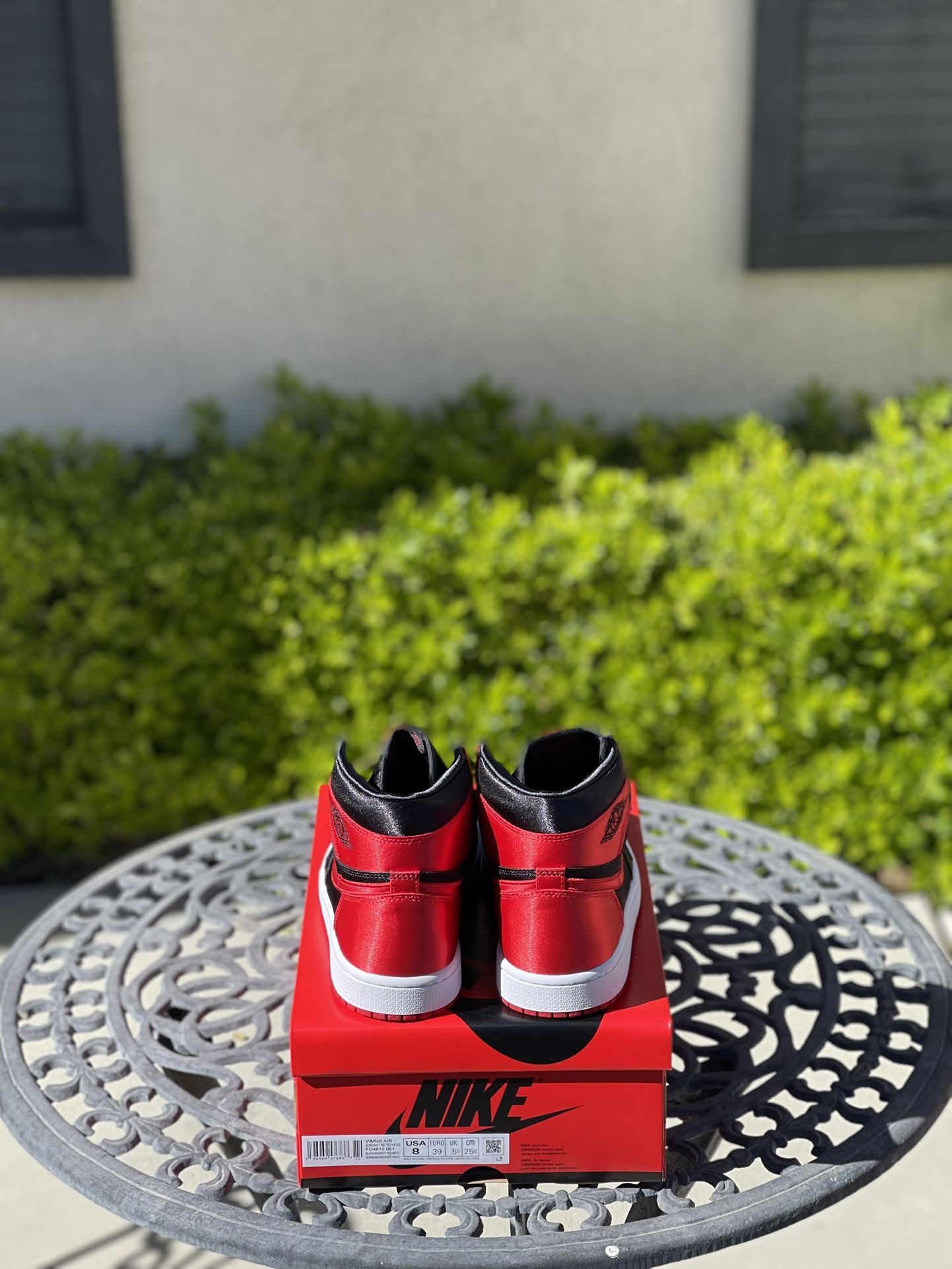 Jordan 1 Retro High OG Satin Bred
