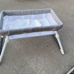Lotus Bassinet