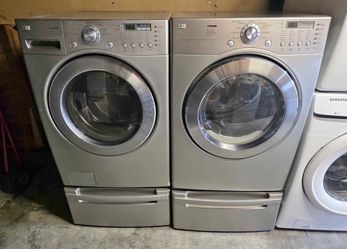 SET LG WHASER AND GAS DRYER FRONT LOAD LIKE NEW