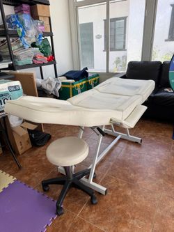 Facial chair