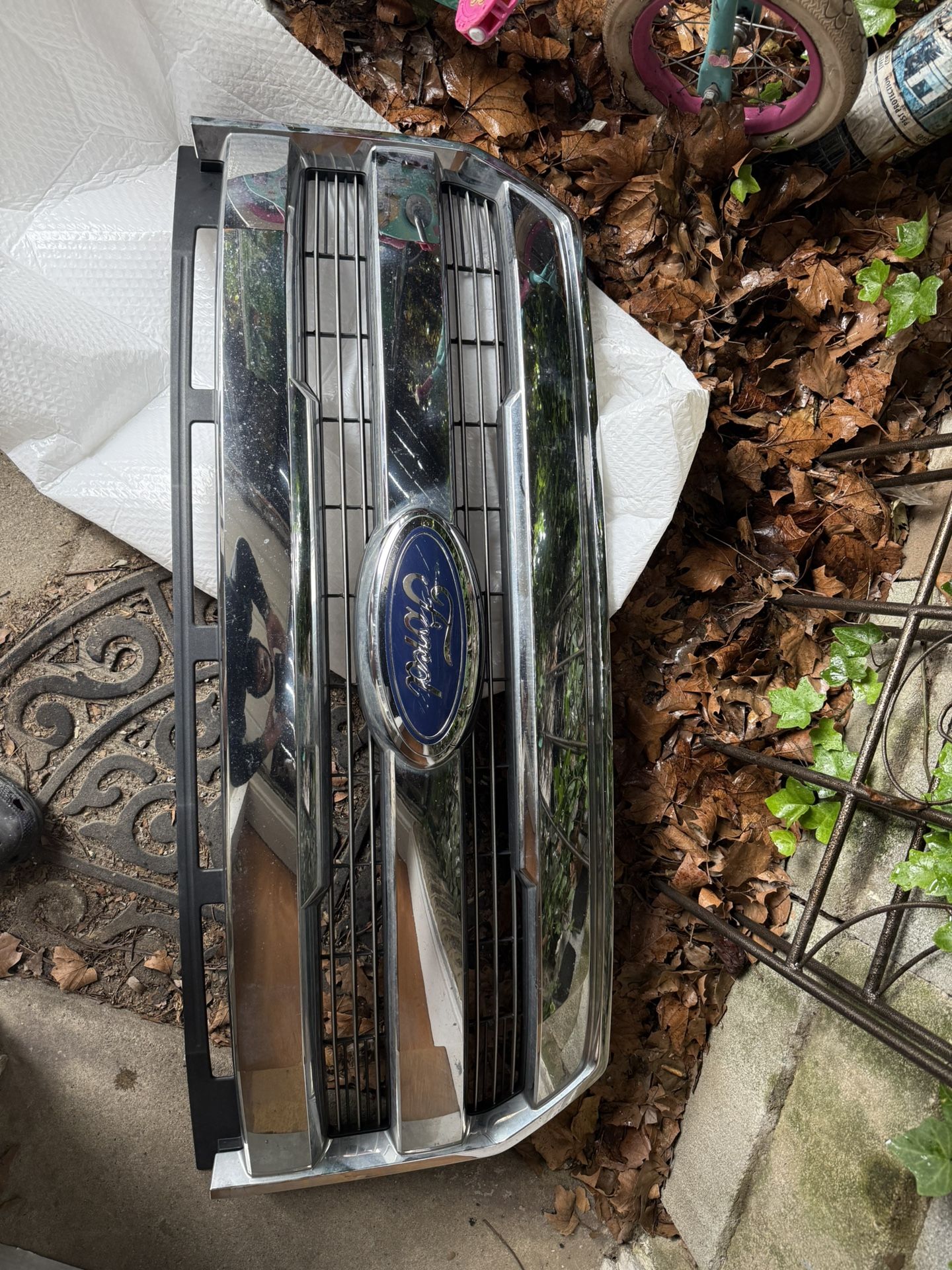 Ford F150 2015 Parts !! Oem Head Lights And Grill