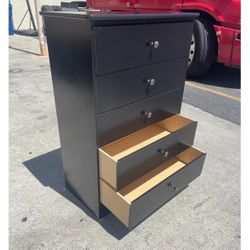 Dresser/ Five drawers dresser