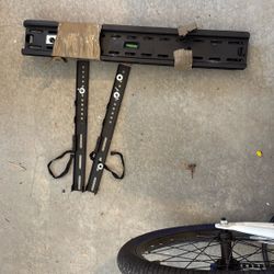 Low Profile TV Mount (x4)