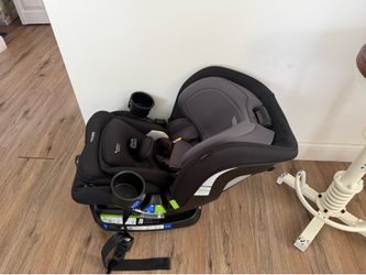 INFANT CAR SEAT