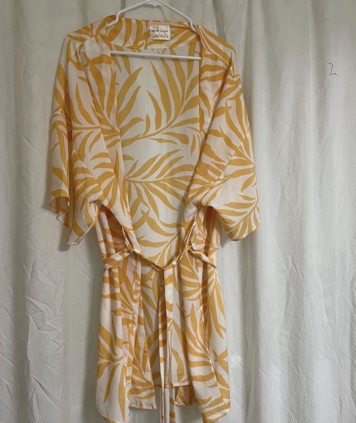 NEW Maison du soir magnolia luxe kimono robe. Xs/s beachly. Silky material