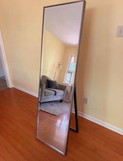 Standing mirror