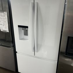 WHIRLPOOL FRENCH STYLE GLOSS WHITE REFRIGERATOR FLOOR MODEL 