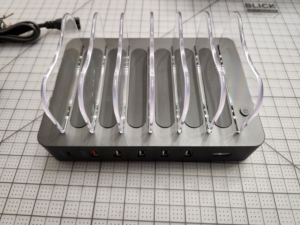 Charging Station For 6 Devices. iPhone And Android Compatible