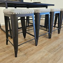25" Barstools 