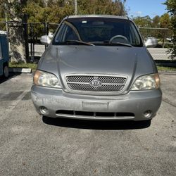 2004 Kia Sedona 