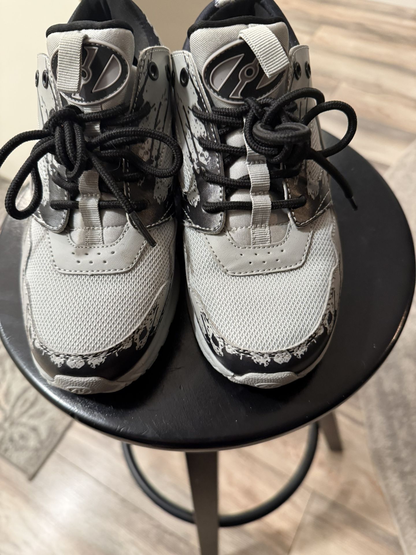 Gray Heelys Youth Size 4 With Tool