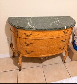 Hermoso Mueble Antiquísimo