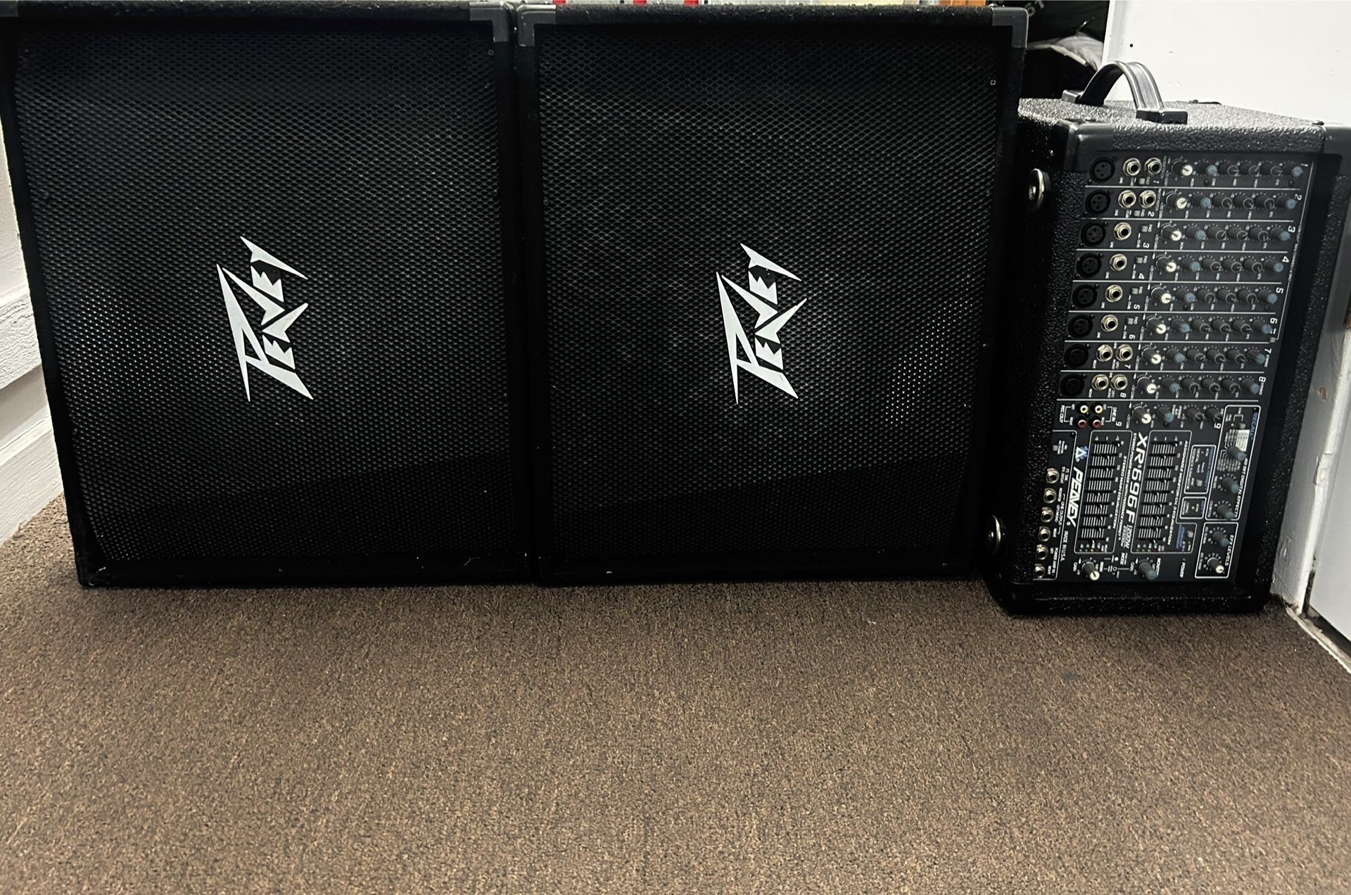 Monitores peavey y Mixer Amplificada Peavey 500 Por El Set