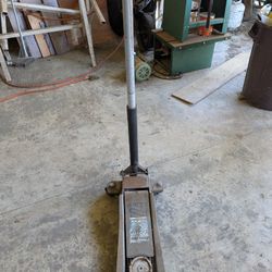 Pittsburgh Heavy Duty 2.5 Ton Low Profile Automotive Jack With Rapid Pump