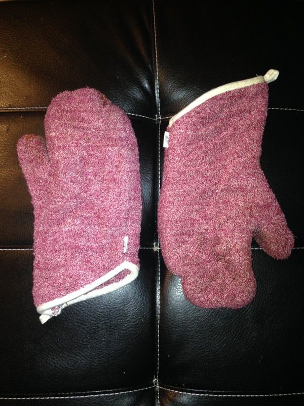 Pampered Chef Cranberry Red Oven Mitts (retired color)