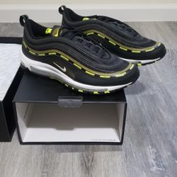 Undefeated Airmax 97 Size 11