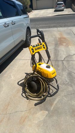 Pressure washer machine. Dewalt   2400 psi Nuevo y Trabajándo $220 firme
