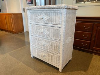 Vintage White Wicker 4-Drawer Dresser