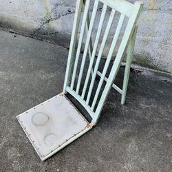 Vintage Chippy Beach/Camp Chair 