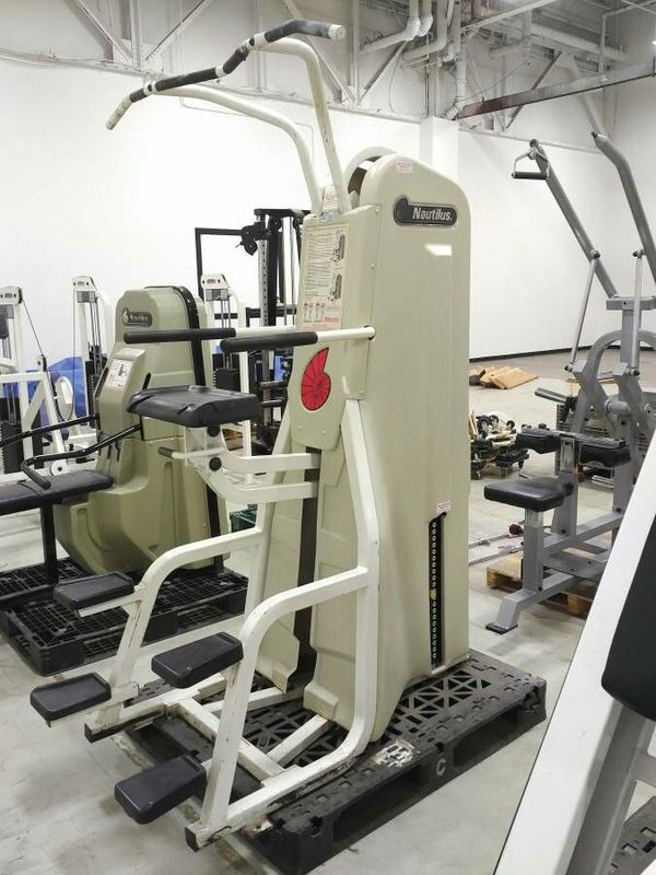 Nautilus Weight Assisted Chin UpDip Gym Equipment Exercise Machine