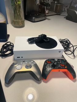 Xbox Series S 512gb | Good Condition | Two Controllers