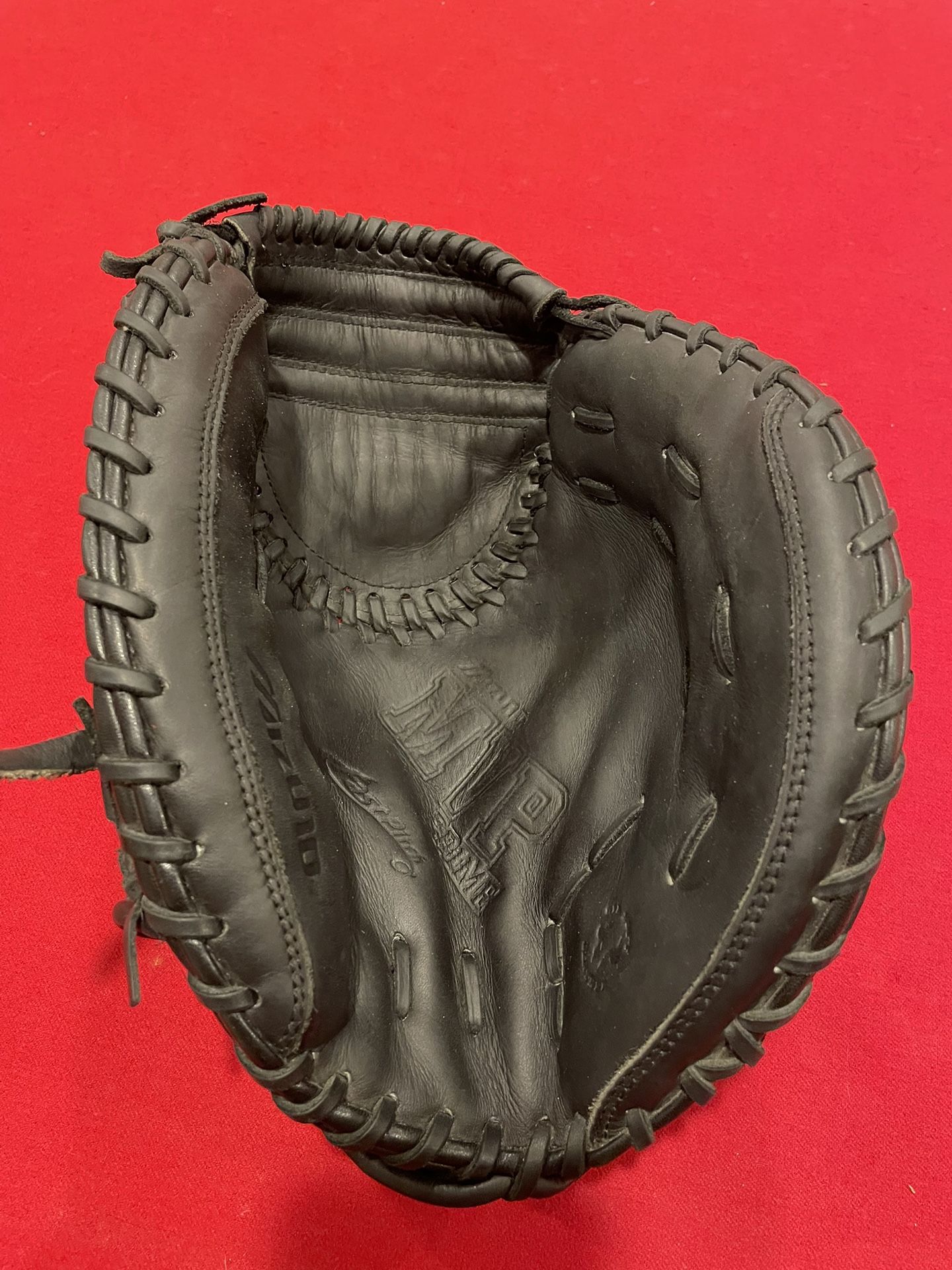 Mizuno fastpitch softball catcher’s mitt